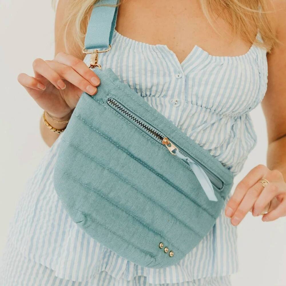 NEW PRETTY SIMPLE women's jolie puffer belt bag in light denim